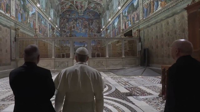 El Papa León visita la Capilla Sixtina y retira los sellos del apartamento papal