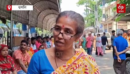 প্রেমিককে রাস্তায় কোপাচ্ছে স্বামী, দেহ আগলে স্ত্রীর চিৎকার 'রাজকে ছাড়া বাঁচব কী করে'