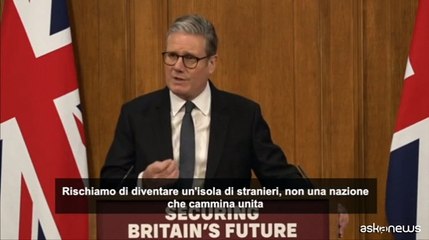 Gb, Starmer: "Rischiamo di diventare un'isola di stranieri"