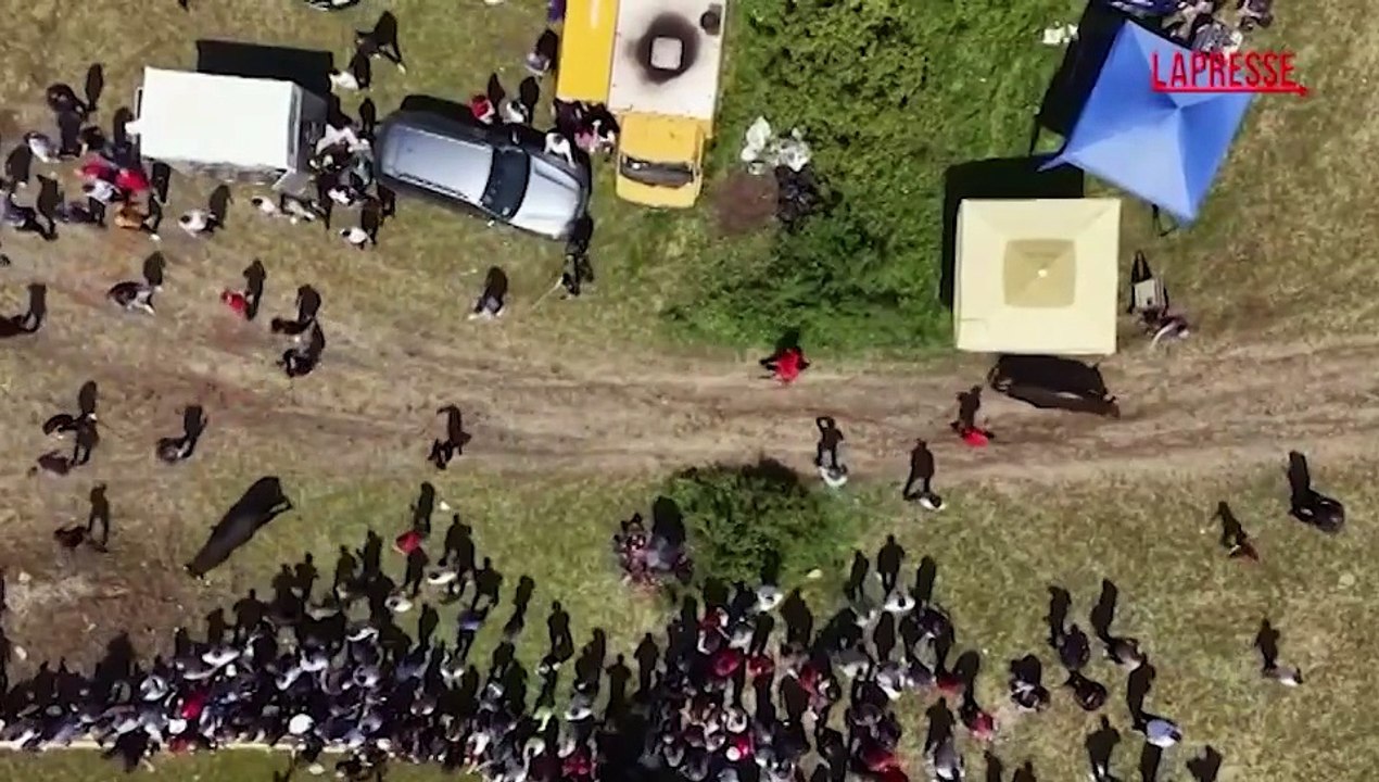 Il toro scappa dall'arena: panico tra gli spettatori