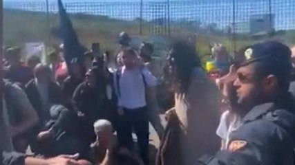 Stadio Roma, tensione tra comitati e polizia contro l'inizio dei cantieri