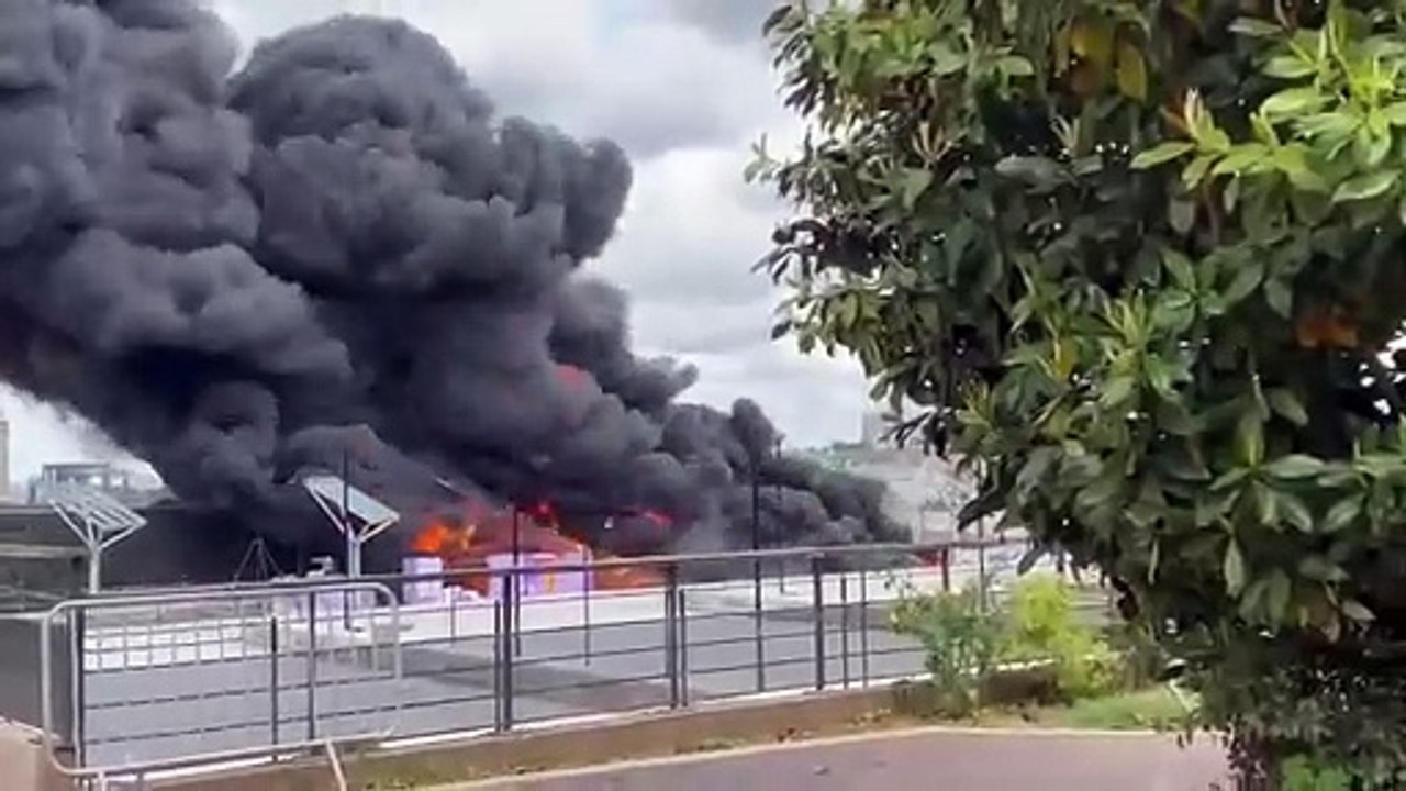 Hauts-de-Seine : un incendie impressionnant sur un chantier à Clamart