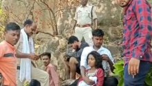 Girl fell in ditch: बंदरों के हमले से घबराकर रामगढ़ पहाड़ से 200 फीट खाई में गिरी 12 वर्षीय बालिका, रेस्क्यू कर बचाई गई जान