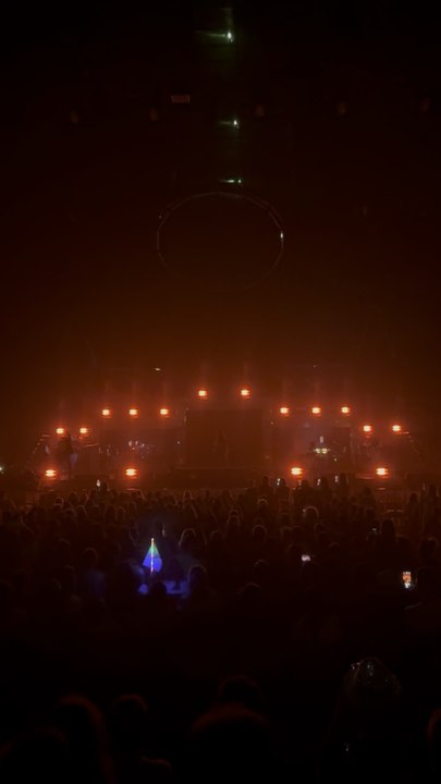 Marguerite chante « les filles, les meufs » au Star Ac Tour 2025 à Saint-Etienne