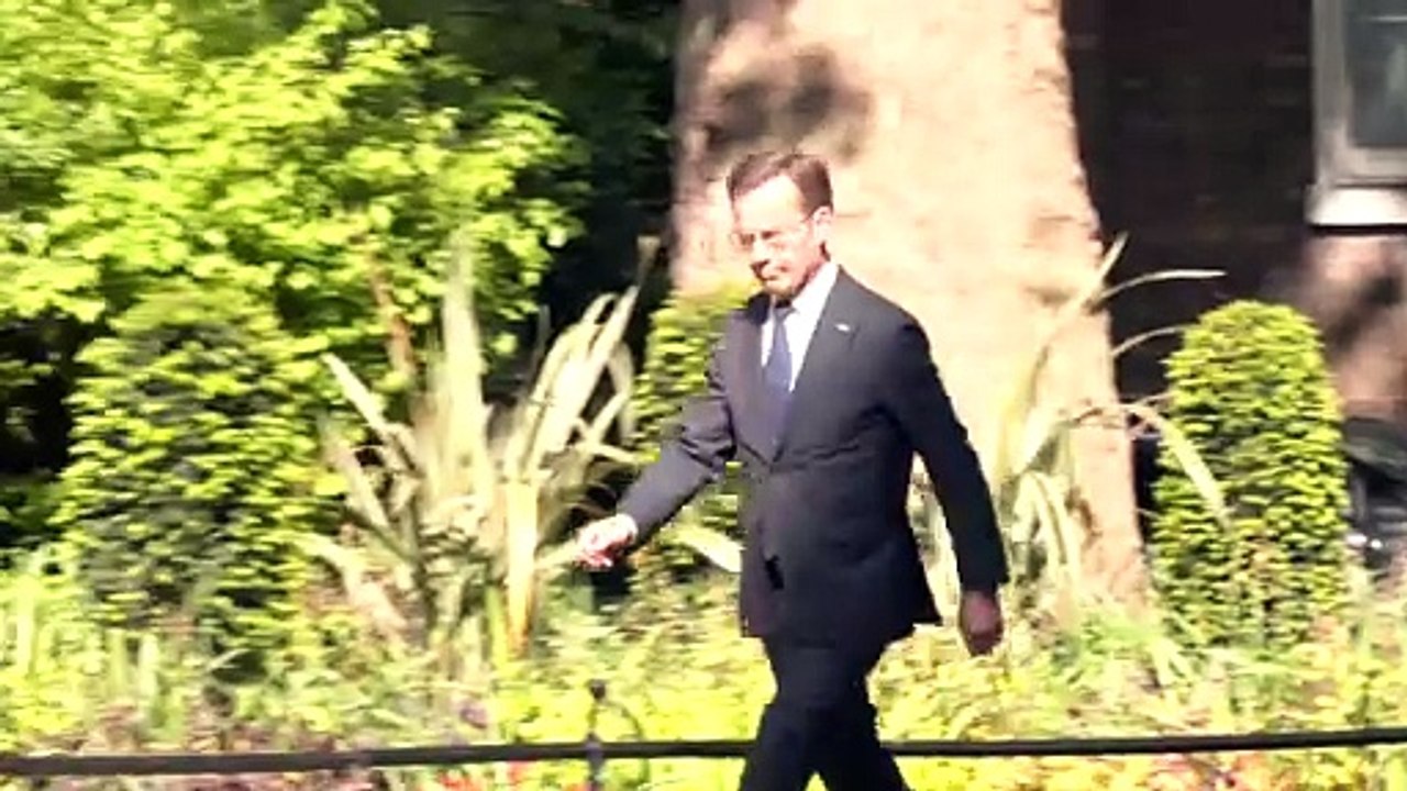 PM meets Swedish counterpart