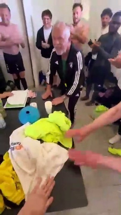 Et pour couronner ce beau moment collectif, le vestiaire a vibré au son du cri de guerre, mené avec brio par notre capitaine du jour Raoul, dans une ambiance survoltée !  Retrouver le plaisir de célébrer ensemble… c’est ça aussi, l’esprit Friends.