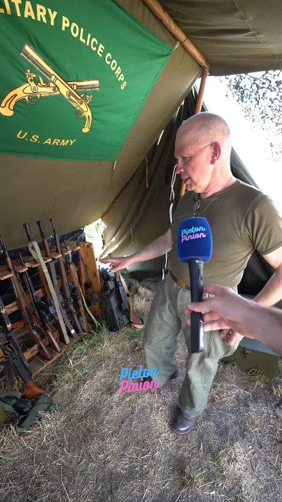 Ce week end j'étais a Attiches pour visiter la reconstitution d'un camp militaire de 39-45. Chars, jeep, répliques d'armes, soldats et civils en tenues d'époque, c'était magiquement bien fait ! 🤯.Merci au Président de l'association Passion Histoire 44