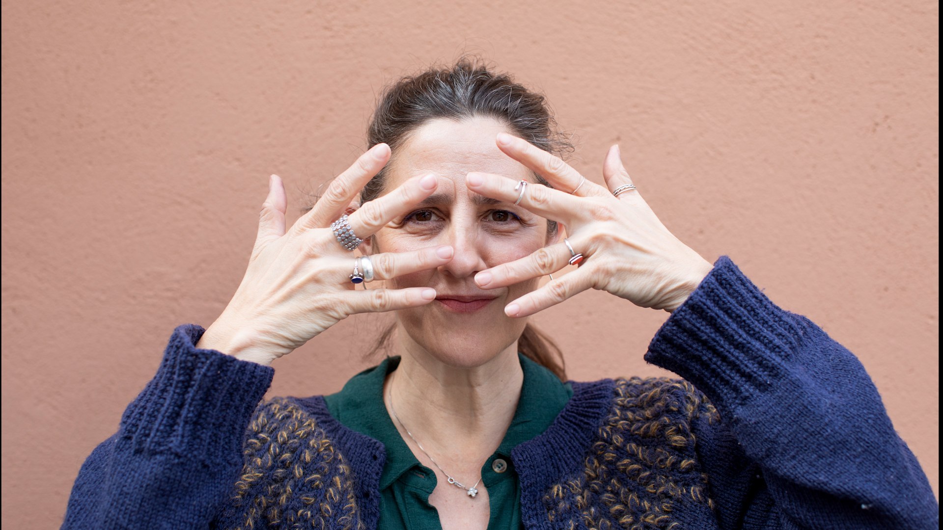 Lorena Berd�n rompi� tab�es en los a�os 90 hablando sin tapujos sobre sexo en TVE en 'Dos Rombos'. Hablamos con esta sex�loga y psic�loga experta en terapia de pareja.