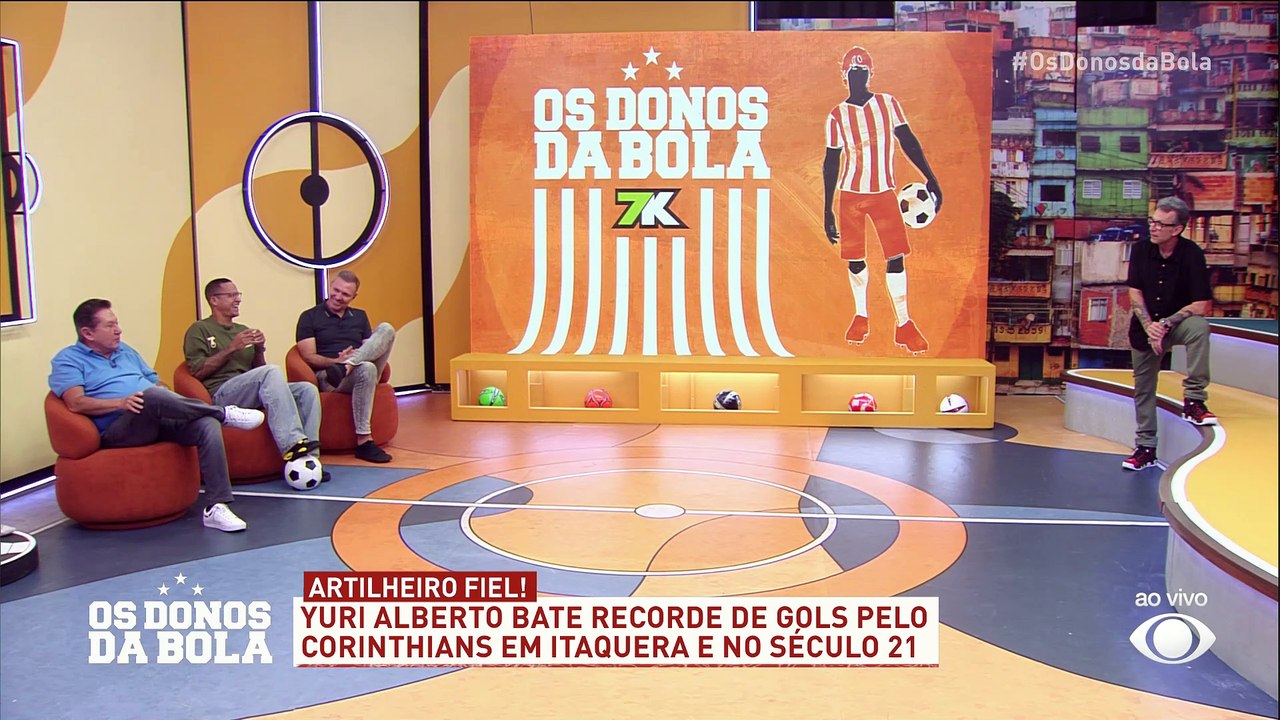 Maravilha brinca com jogadores do Corinthians e diz: ‘Amanhã não teremos queima de fogos’