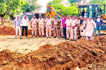 विरोध के बीच वन विभाग ने अतिक्रमण मुक्त कराई 15 बीघा जमीन.... देखें वीडियो ....