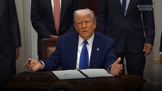 Critics say Donald Trump's luxury gift from Qatar violates the Constitution