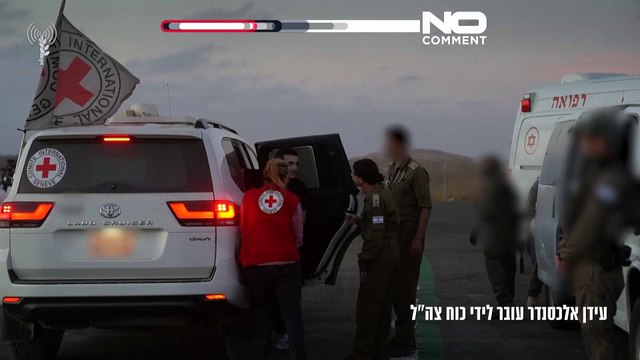 Hamas'ın serbest bıraktığı Amerikalı-İsrailli rehine Edan Alexander coşkuyla karşılandı