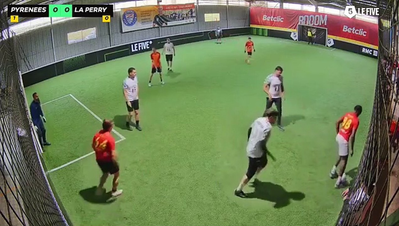 Pyrenees Incendie Fc - La Perry Teuf 12/05 à 20:36 - Football Terrain 1 (LeFive Pau)