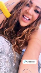 Mãe de Lexa entra para produção de conteúdos adultos e faz ensaio em praia de nudismo; veja
