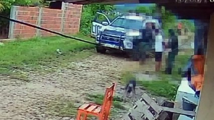Câmeras registram PMs agredindo homem em abordagem em Graça