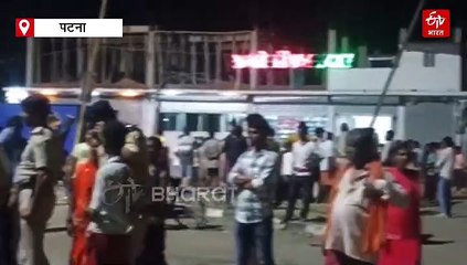 तेज रफ्तार ट्रक ने बाइक सवार जीजा-साले को कुचला, महिला की हालत गंभीर