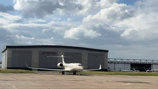 Arrivée sous très haute protection de Kim Kardashian à l'aéroport du Bourget la veille de son audition au procès de la rue tronchet des Papys braqueurs de Kim Kardashian à Paris le 12 mai 2025. Agence / Bestimage