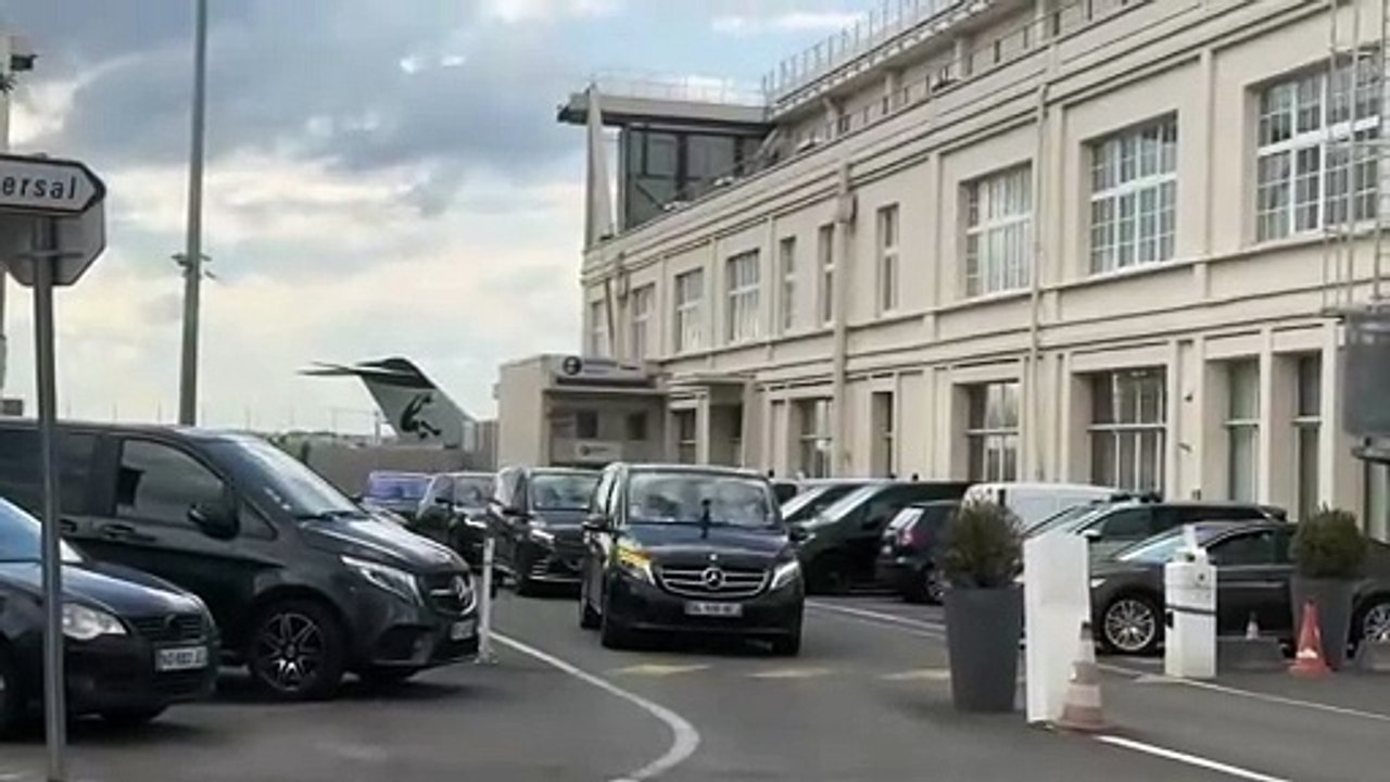 Arrivée sous très haute protection de Kim Kardashian à l'aéroport du Bourget la veille de son audition au procès de la rue tronchet des "Papys braqueurs" de Kim Kardashian à Paris le 12 mai 2025. Agence / Bestimage