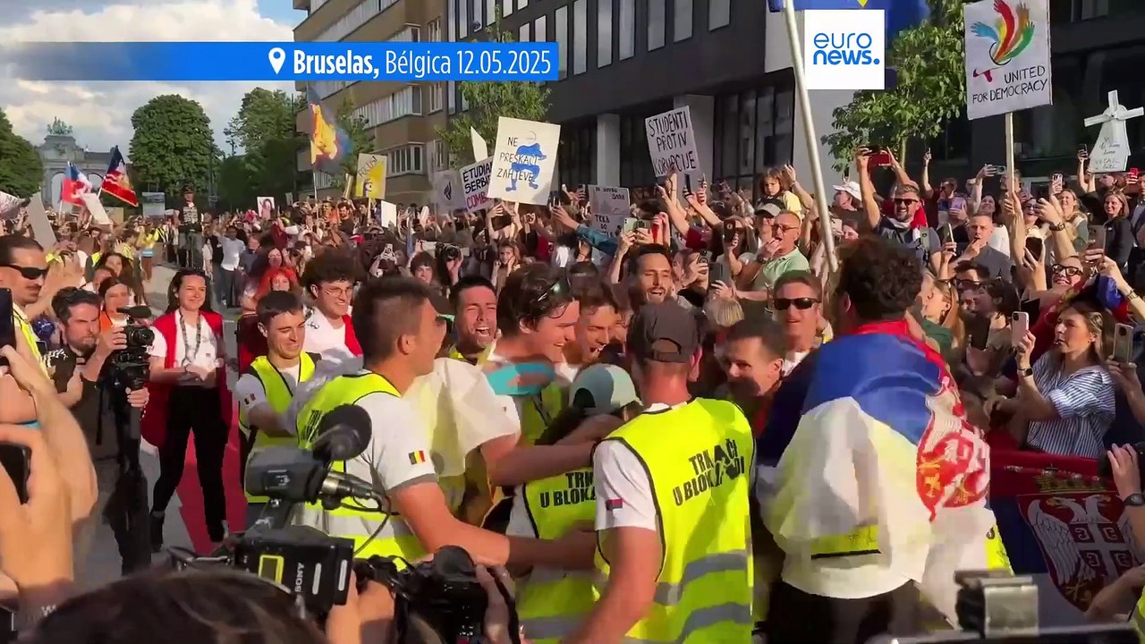 Estudiantes serbios completan una ultramaratón de 2.000 km desde Novi Sad (Serbia) a Bruselas