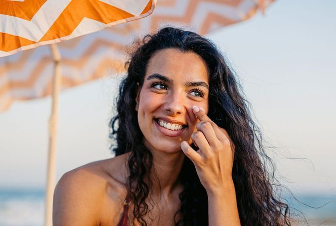 Protection solaire : voici 5 soins à appliquer tous les jours pour prévenir le vieillissement