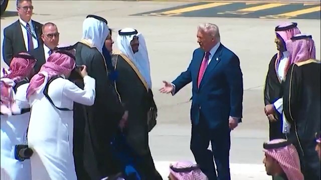 Trump llega a Arabia Saudí, primera parada de una gira de varios días en Oriente Próximo