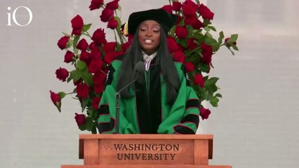 Laurea honoris causa a Simone Biles: «Non siate perfetti, siate autentici»