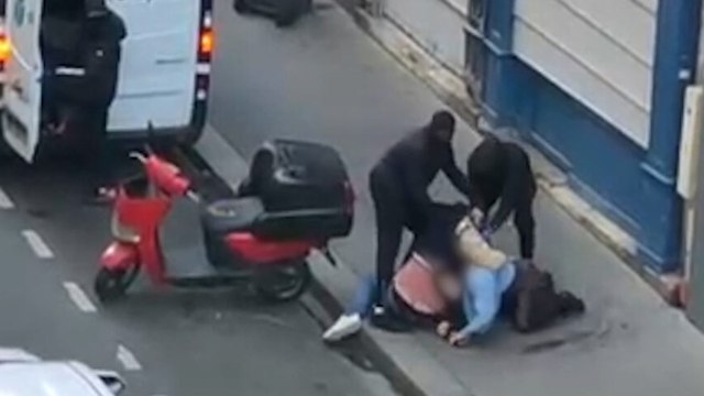 Un enlèvement surréaliste en plein Paris déjoué avec un extincteur