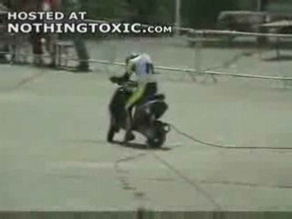 Régis fait du scoot'