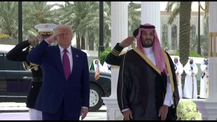 Trump e e il principe saudita, cerimonia di benvenuto al palazzo reale