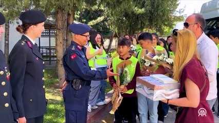Jandarma 'Bir Gönülden Bir Gönüle Mektubumuz Var' projesi kapsamında öğrencileri misafir etti