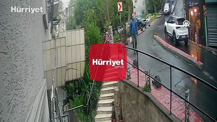 İstanbul'da bir yaya takla atan otomobilden kaldırıma çıkarak kurtuldu!