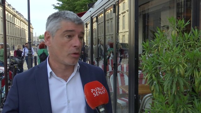 Guillaume Gontard présente le plan d'urgence à l'enfance de son groupe Les Ecologistes