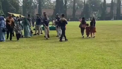 Little boy gets emotional after seeing his brother as a soldier