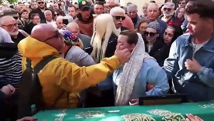 Balık Ayhan'a veda... Eşinin feryadı yürek dağladı