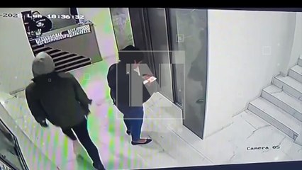 ¡De terror! Encapuchado causó destrozos y lanzó amenazas en un edificio de Cochabamba