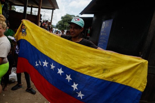 Migrantes colombianos, ecuatorianos y venezolanos podrán solicitar vuelo de repatriación voluntaria a través de Migración