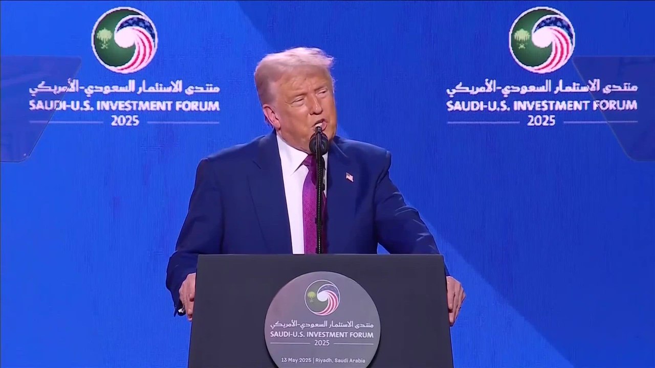 FIFA president receives standing ovation during Trump speech in Riyadh