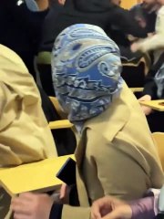 Nureddin Yıldız' yumurta atan gence dayak!