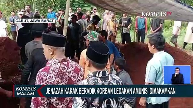 Duka Selimuti Pemakaman Jenazah Kakak Beradik Korban Ledakan Amunisi di Garut