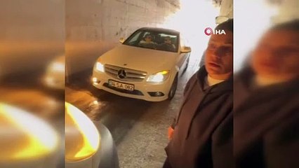 Alt geçitte sürücüler birbirine yol vermeyince trafik kilitlendi