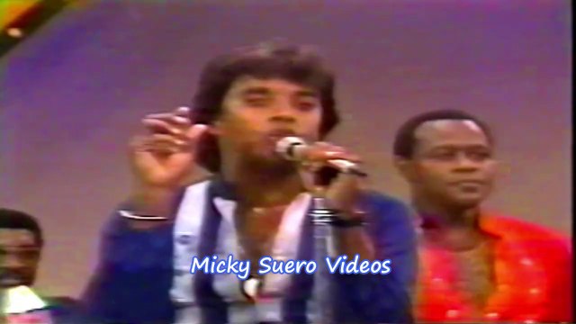 Johnny Ventura - la competencia canta Roberto del Castillo Micky Suero Videos Salsa/Merengues Clasicos