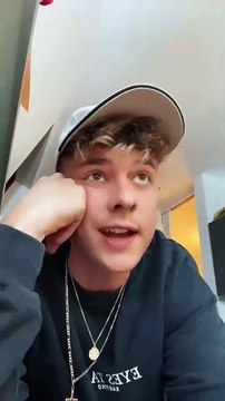 Jungs einen Tag vor Valentinstag 🙈 Jonas Ems #Shorts