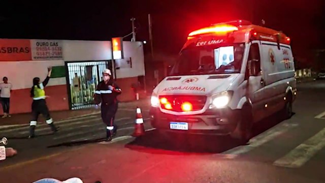 Forte batida entre motos na Avenida das Pombas deixa três pessoas feridas