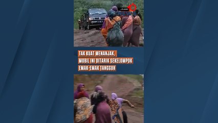 Tak Kuat Menanjak, Mobil Ini Ditarik Emak-Emak Tangguh