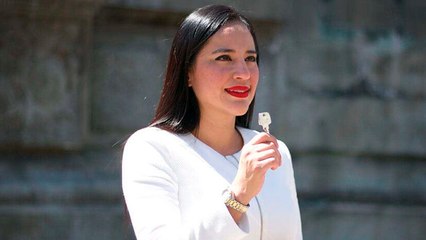 Sandra Cuevas reaparece en público tras cerrar redes por presunta investigación en EE.UU.