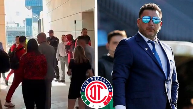 Toluca: Antonio Turco Mohamed ignora a los medios en su llegada a Monterrey para enfrentar a los Tigres en la semifinal