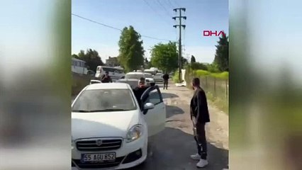Yol verme tartışmasında ilginç anlar: Kontağı kapatıp trafiği kilitledi