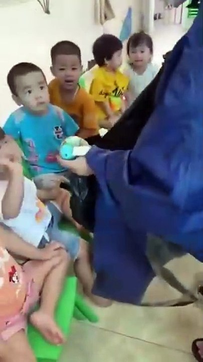 Teaching kid not to take candy's from strangers great lesson 😍👍👏keeping kids safe is so important 🙏😁#shorts #shortvideos #funnyvideos #viravideos #viralshorts #funny #kid #baby #safe #lesson