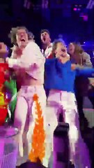 Eis o momento em que os NAPA descobrem que estão na final da Eurovisão