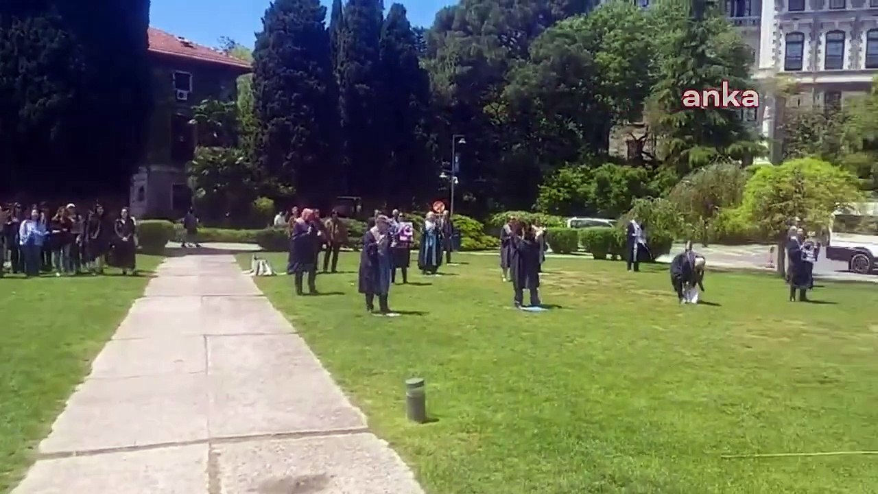 Boğaziçi akademisyenlerinden gözaltına alınan öğrencilere destek!